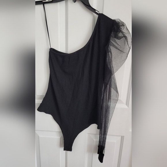 NWT ee:some Sheer One-Shoulder Black Bodysuit Size Medium - Picture 7 of 9